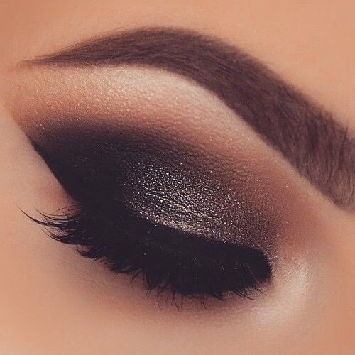 Black Smokey Eye Makeup